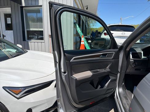 Used 2023 Volkswagen Atlas SE w/ Panoramic Sunroof Package AWD/4WD image 16