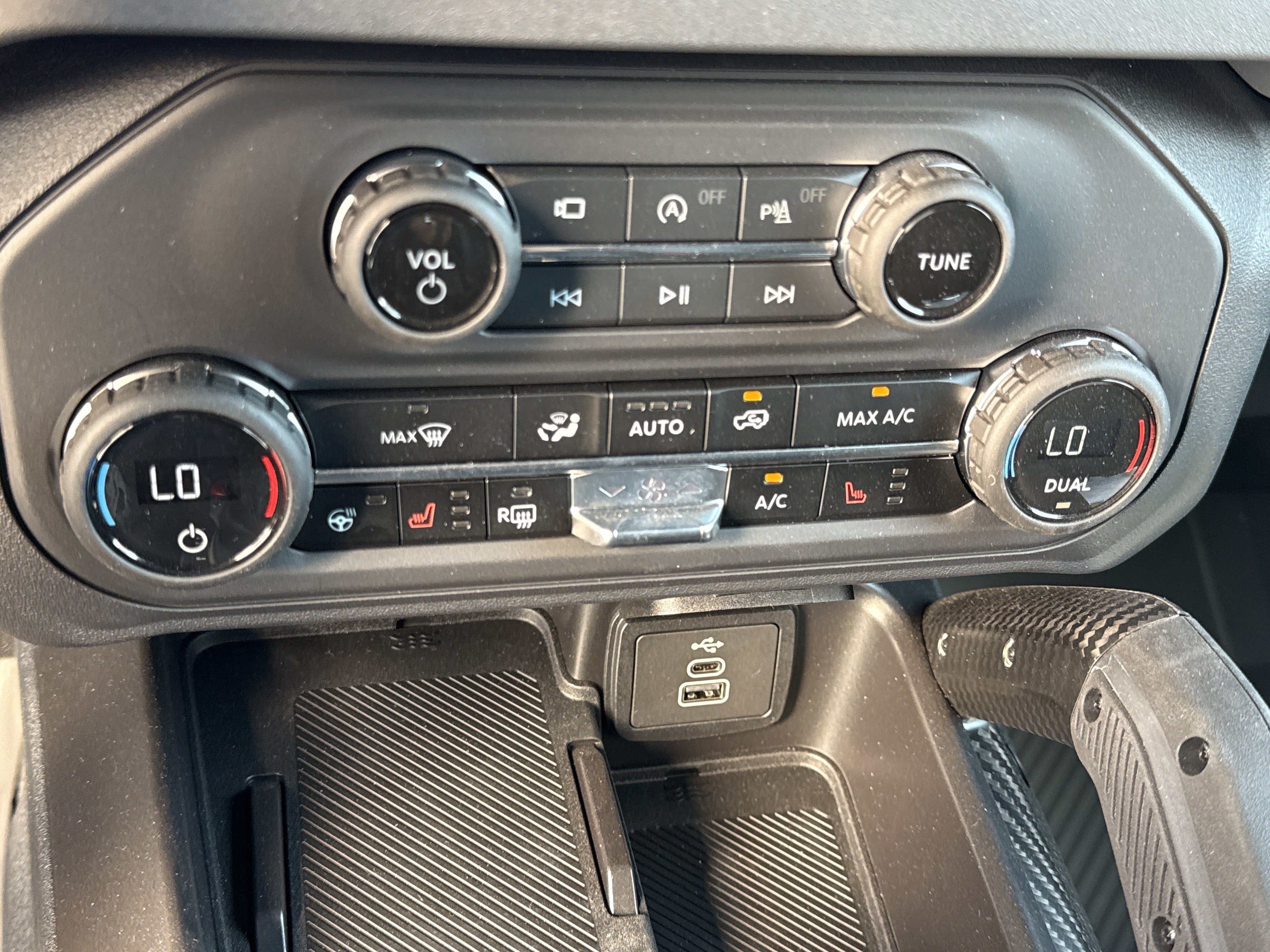 New 2026 Ford Bronco Raptor w/ Interior Carbon Fiber Pack AWD/4WD image 33
