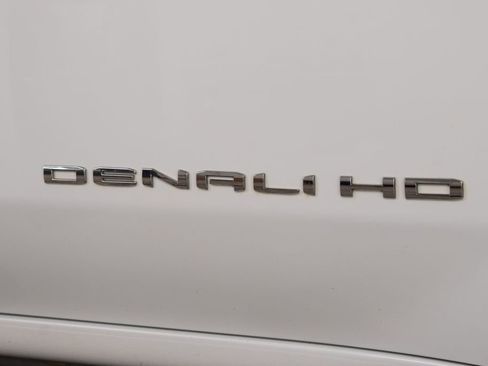 Used 2023 GMC Sierra 3500 Denali image 17