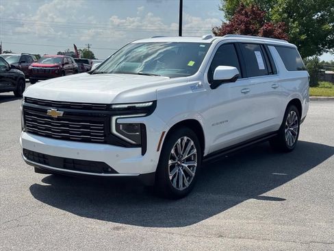 Used 2025 Chevrolet Suburban High Country AWD/4WD image 7
