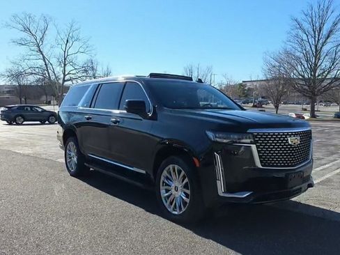 Used 2022 Cadillac Escalade ESV Premium Luxury image 3