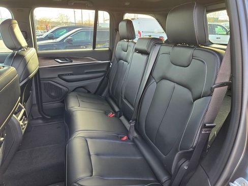 New 2025 Jeep Grand Cherokee Limited image 28