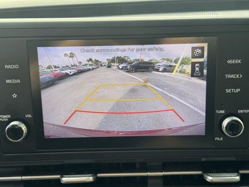 Used 2022 Kia Carnival LX image 23