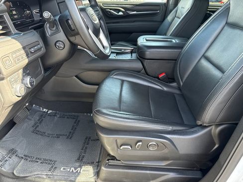Used 2024 GMC Yukon XL Denali AWD/4WD image 34