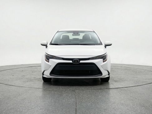 Used 2025 Toyota Corolla LE FWD image 2