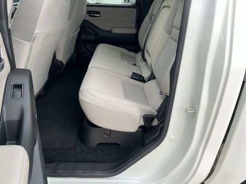 Certified 2025 Nissan Frontier SV image 21