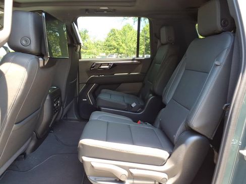 New 2026 Chevrolet Suburban Z71 w/ Z71 Off-Road Package AWD/4WD image 22