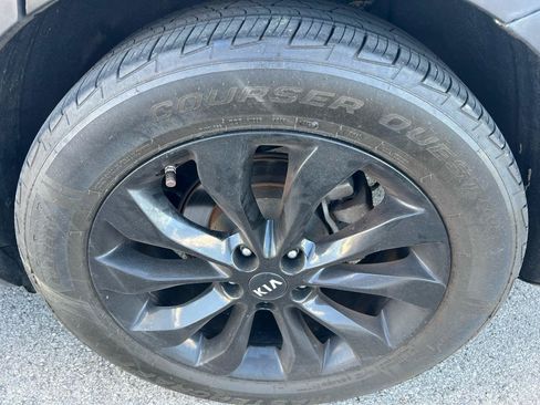 Used 2019 Kia Sorento S FWD image 4