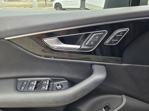 Used 2017 Audi Q7 3.0T Premium image 18