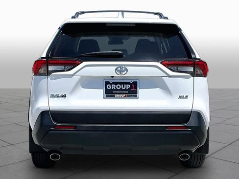 Used 2021 Toyota RAV4 XLE FWD image 4