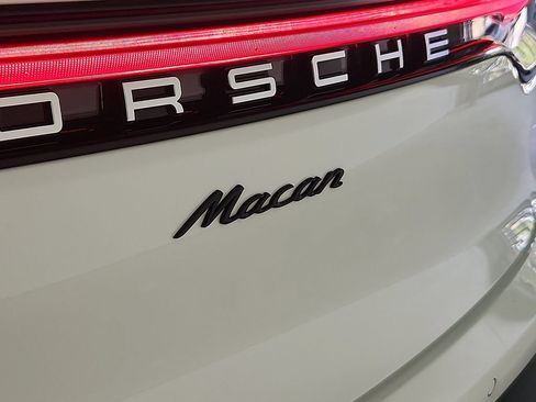 Used 2026 Porsche Macan AWD/4WD image 33