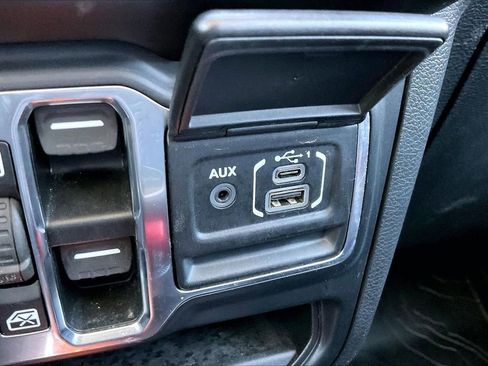 Certified 2022 Jeep Gladiator Sport AWD/4WD image 17