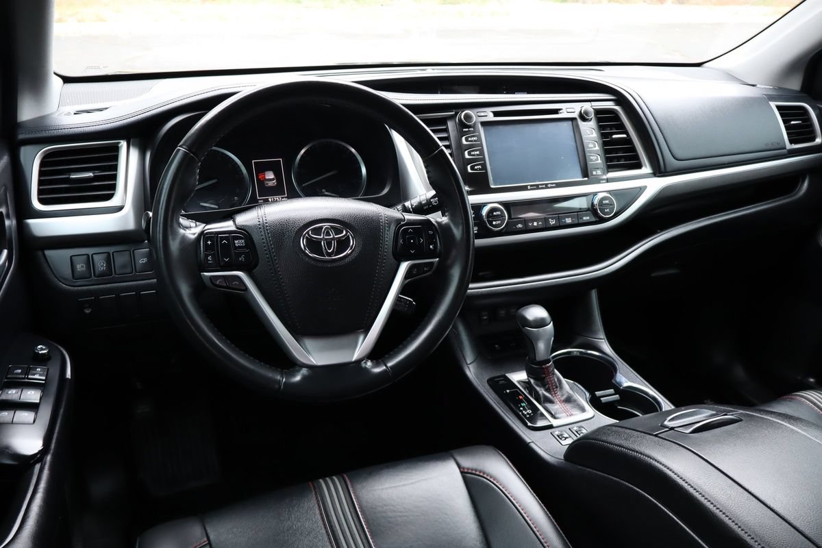 Used 2019 Toyota Highlander SE AWD/4WD image 15