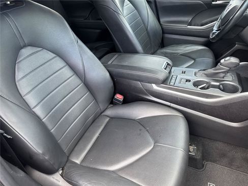 Used 2020 Toyota Highlander XLE FWD image 38