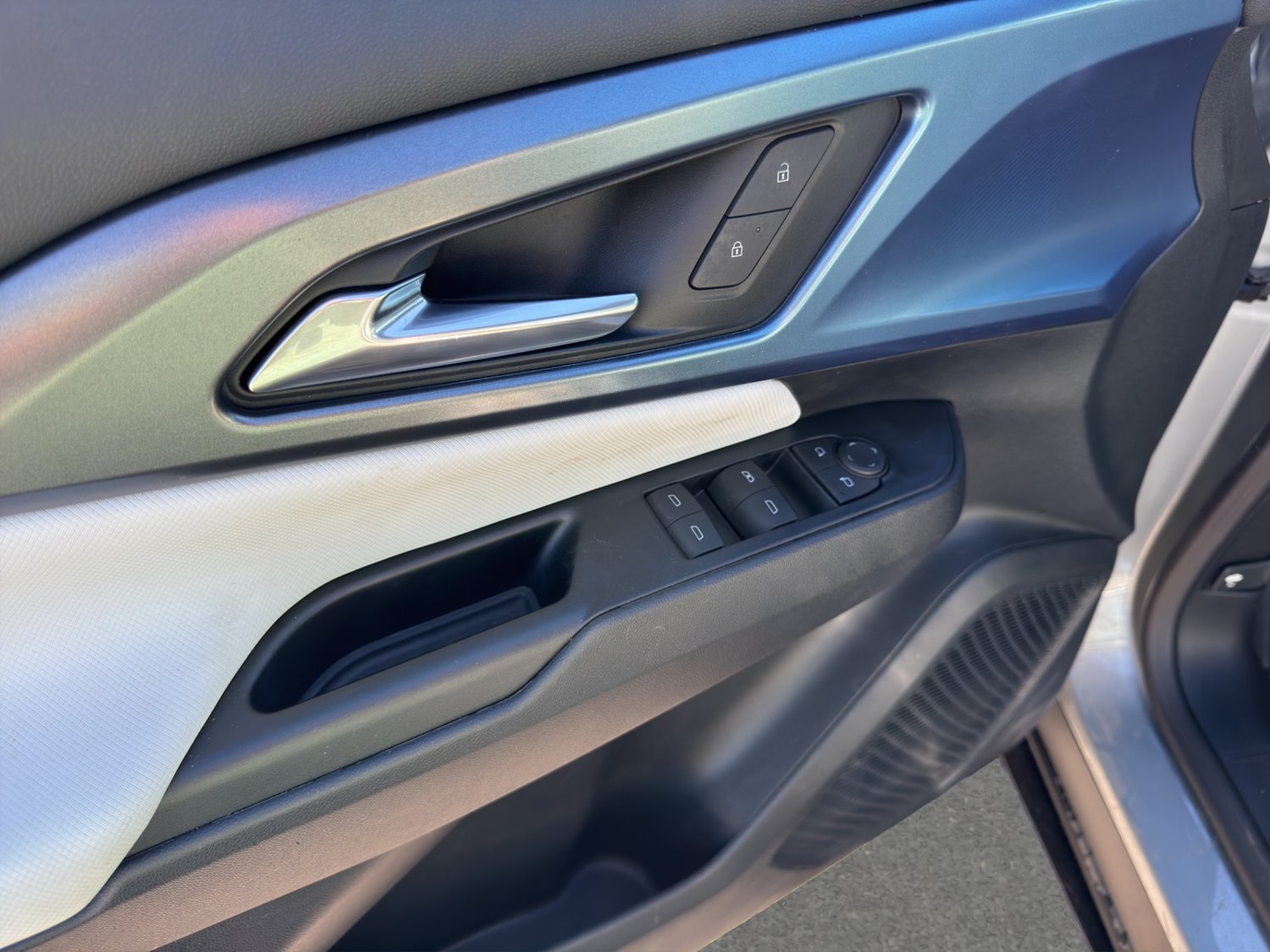 Certified 2024 Chevrolet Equinox EV LT FWD image 12