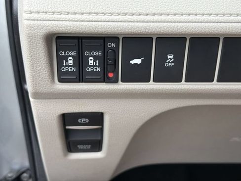 Used 2025 Honda Odyssey EX-L image 32