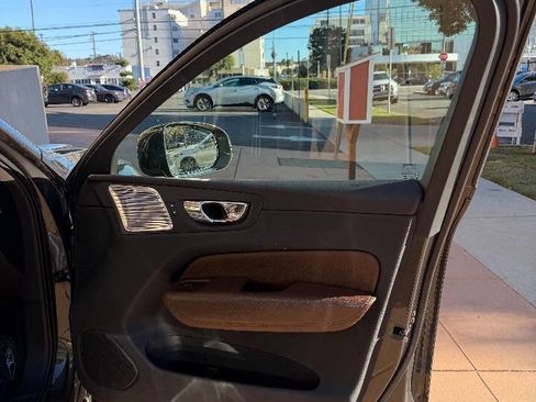 Used 2018 Volvo XC60 T6 Inscription w/ Convenience Package image 27