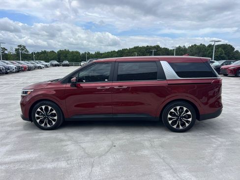 Used 2024 Kia Carnival EX FWD image 8