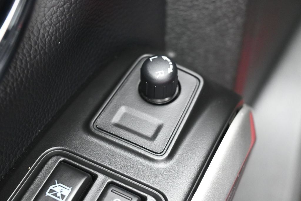 Used 2024 Nissan Titan SV w/ SV Convenience Package AWD/4WD image 12