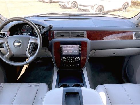 Used 2013 Chevrolet Suburban LT w/ Luxury Package image 10