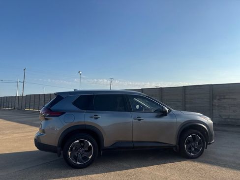 Used 2024 Nissan Rogue SV w/ SV Premium Package FWD image 20