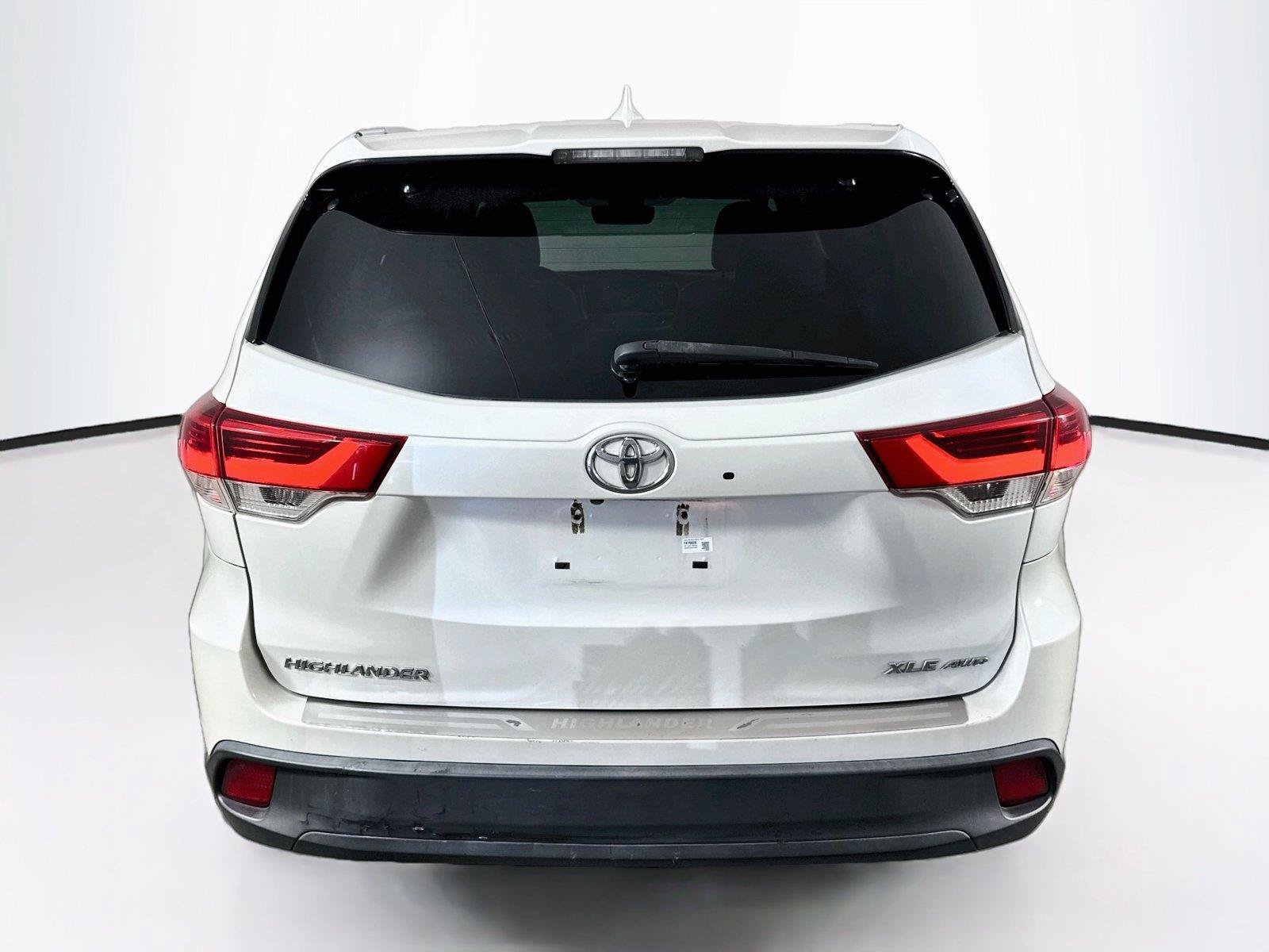 Used 2017 Toyota Highlander XLE AWD/4WD image 4