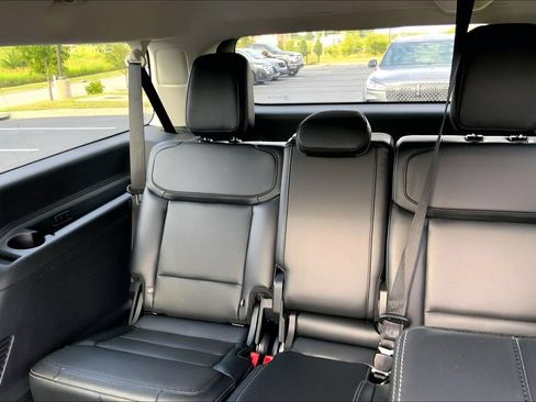 Used 2025 Ford Expedition Max Platinum w/ Driver's Package AWD/4WD image 12
