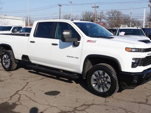 Used 2024 Chevrolet Silverado 2500 Custom w/ Custom Value Package AWD/4WD image 5