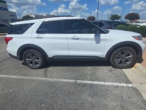 Used 2021 Ford Explorer XLT w/ Equipment Group 202A RWD image 1