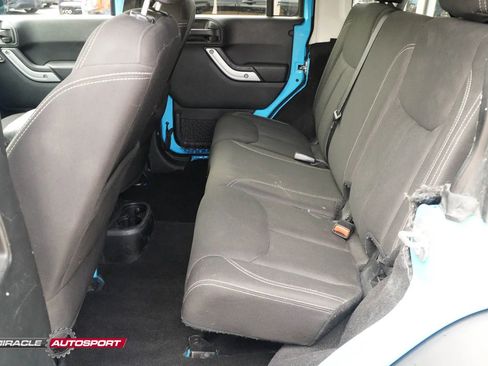 Used 2017 Jeep Wrangler Unlimited Rubicon w/ Max Tow Package image 23