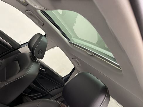 Used 2024 Volkswagen Jetta SE w/ Panoramic Sunroof Package image 6