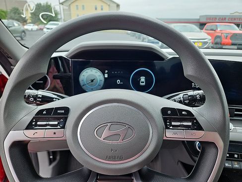 Used 2024 Hyundai Elantra SEL FWD image 14