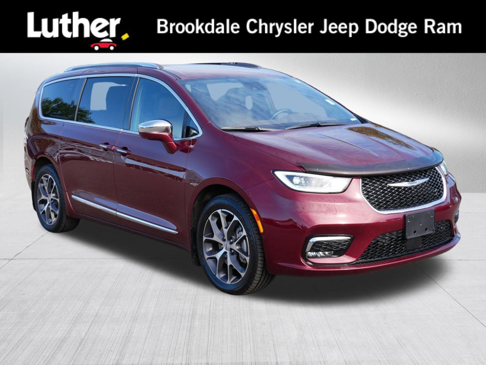 Used 2021 Chrysler Pacifica Limited w/ Uconnect Theater Family Group AWD/4WD image 1
