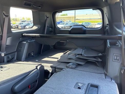 Used 2025 Lexus GX 550 w/ Accessory Package (2T) AWD/4WD image 27