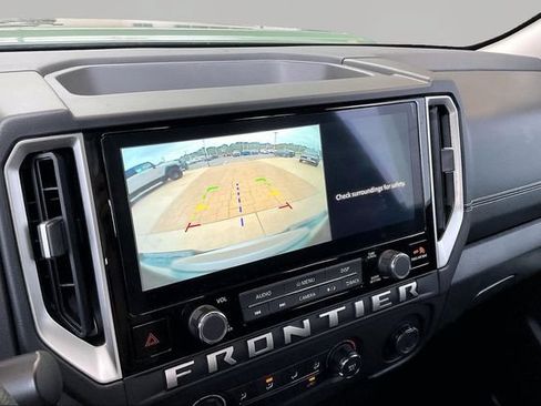 Used 2025 Nissan Frontier SV RWD image 11
