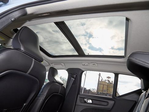 New 2026 Volvo XC40 B5 Ultra w/ Climate Package image 22