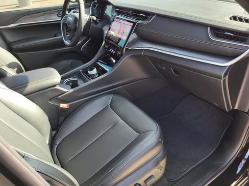 New 2025 Jeep Grand Cherokee L Limited w/ Black Appearance Package image 9