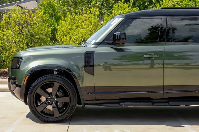 New 2026 Land Rover Defender 110 X-Dynamic SE AWD/4WD image 15