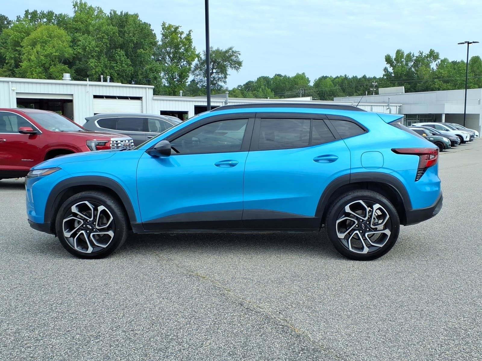 Used 2025 Chevrolet Trax RS w/ Sunroof Package FWD image 21