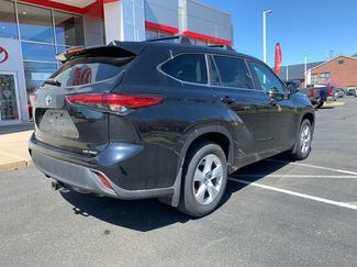 Used 2023 Toyota Highlander AWD video 3