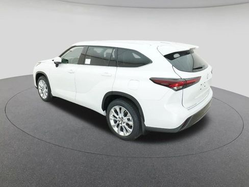 New 2026 Toyota Highlander Limited image 5
