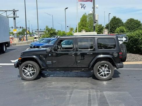Used 2024 Jeep Wrangler Unlimited w/ Convenience Group AWD/4WD image 2