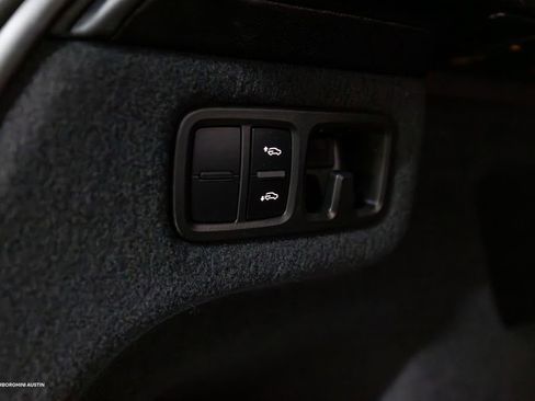 Used 2019 Lamborghini Urus AWD/4WD image 13