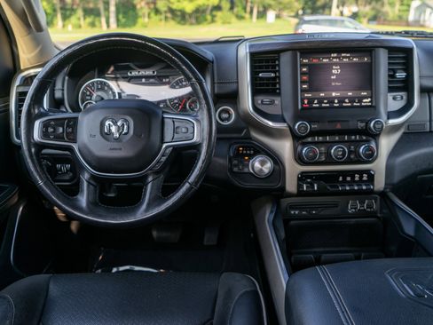Used 2019 RAM 1500 Laramie AWD/4WD image 12