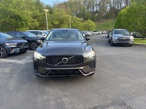 Used 2023 Volvo XC60 B5 Plus w/ Climate Package image 3