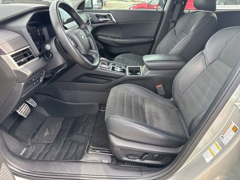 Used 2024 Mitsubishi Outlander SE image 24