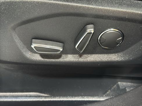 Used 2018 Ford Edge Titanium w/ Equipment Group 301A AWD/4WD image 16