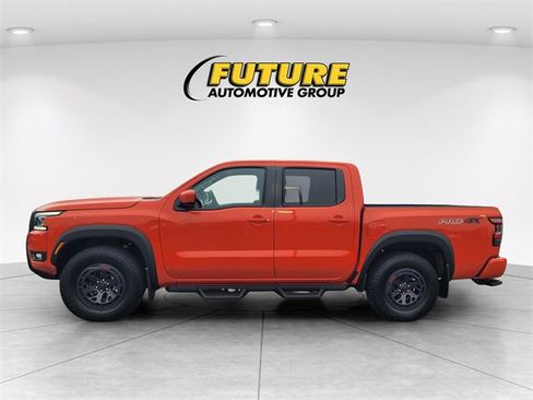 Used 2025 Nissan Frontier PRO-4X w/ Black Accent Package image 6