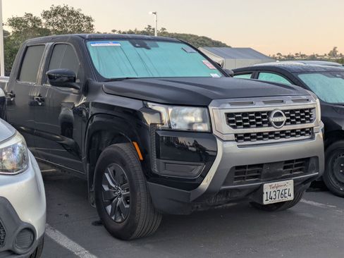 Used 2025 Nissan Frontier SV image 3