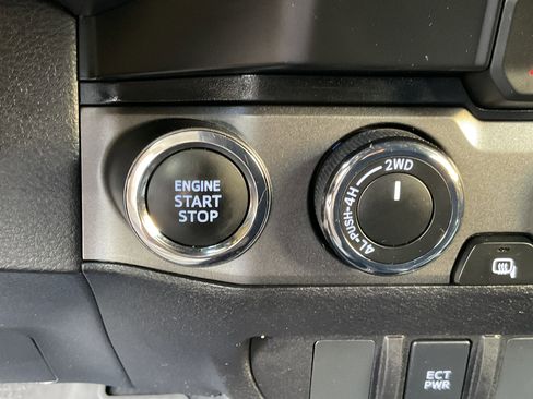 Used 2023 Toyota Tacoma TRD Off-Road image 33